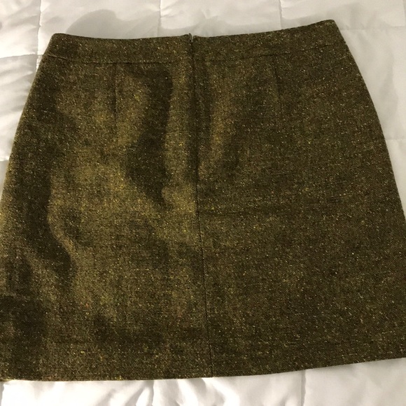 Ann Taylor LOFT Gold Mini Fully Lined Skirt - Picture 2 of 7